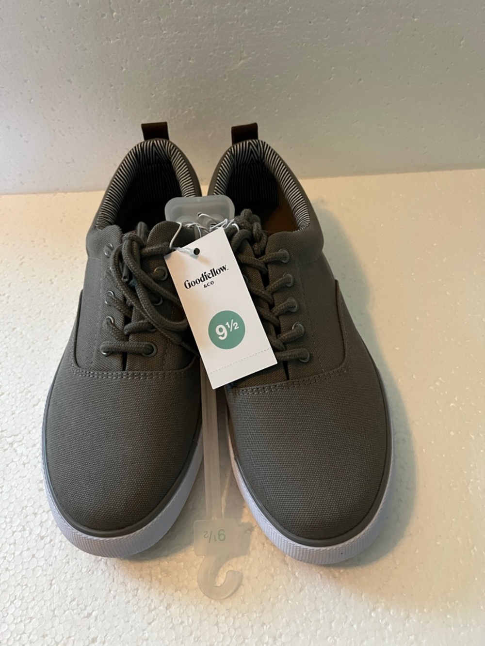 Goodfellow & Co Gray Canvas Low-Top Sneakers 👟